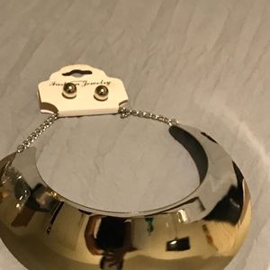 Fashion necklace with earrings